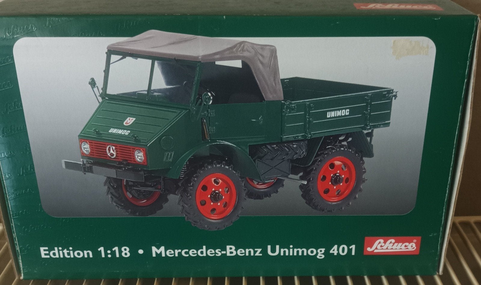 Mercedes Unimog 401 Green 1:18 Schuco, Ophalen of Verzenden, Zo goed als nieuw, Auto