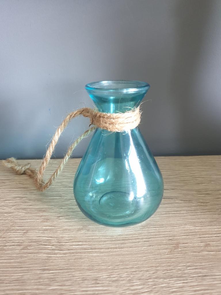 6 turquoise kleine glazen vaasjes 10 cm, Huis en Inrichting, Ophalen of Verzenden, Nieuw, Glas, Minder dan 50 cm