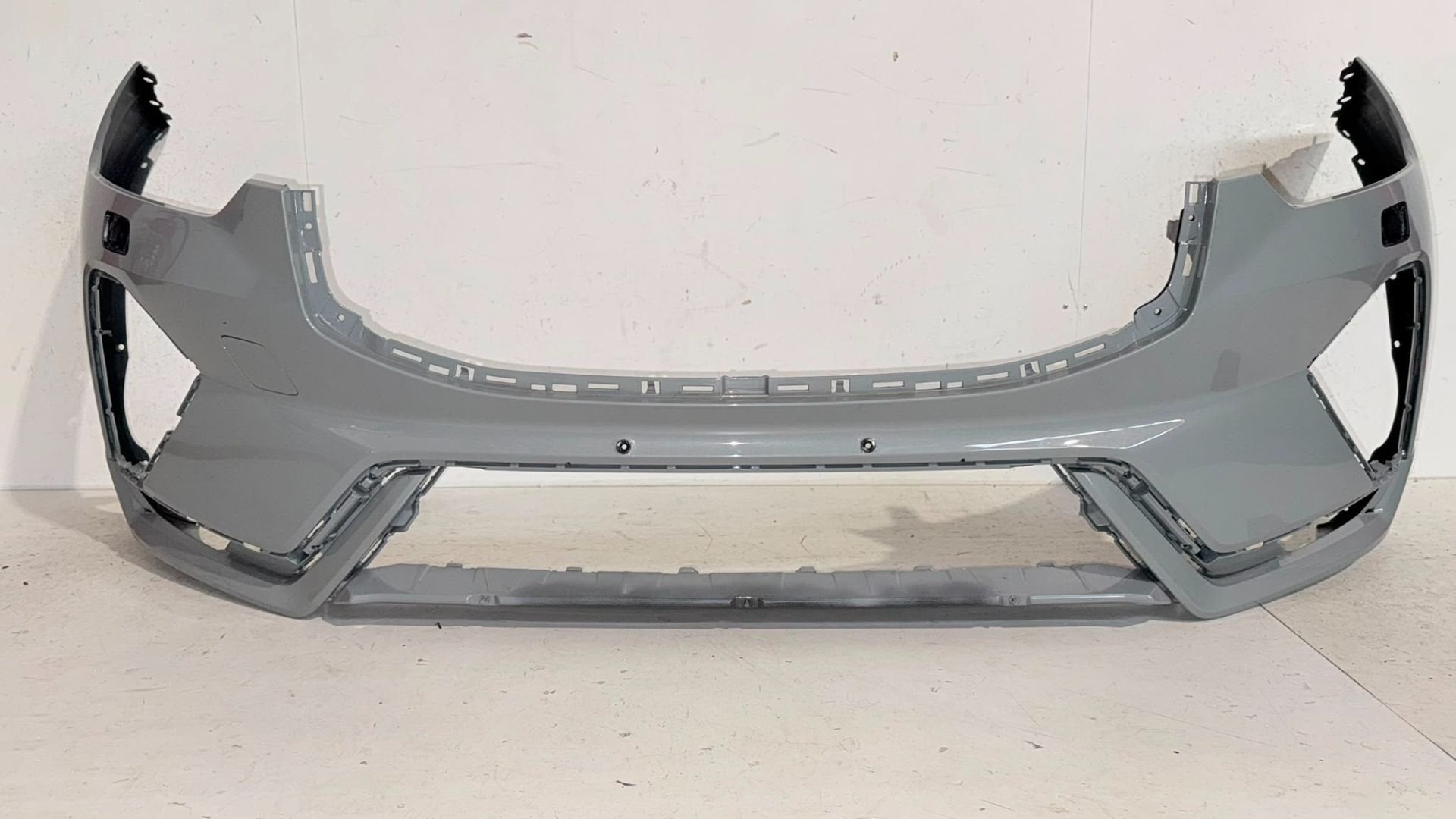 Volvo XC60 II Facelift R-Design voorbumper 32234958, Auto-onderdelen, Gebruikt, Gunnar Engellaus vag 8
405 31  Gothenburg, SE