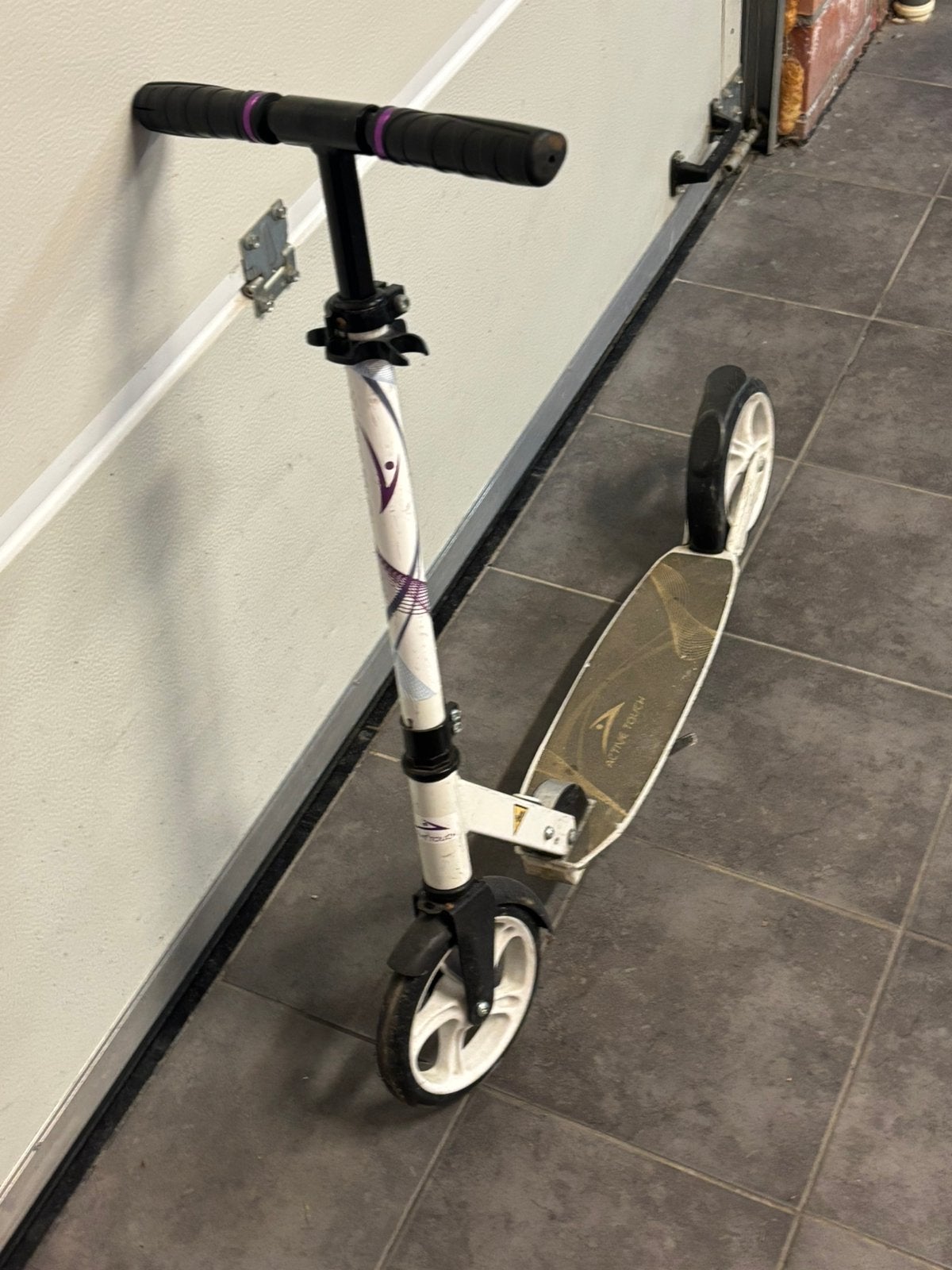Meisjesstep met grotere wielen, Fietsen en Brommers, Ophalen, Gebruikt, Gewone step