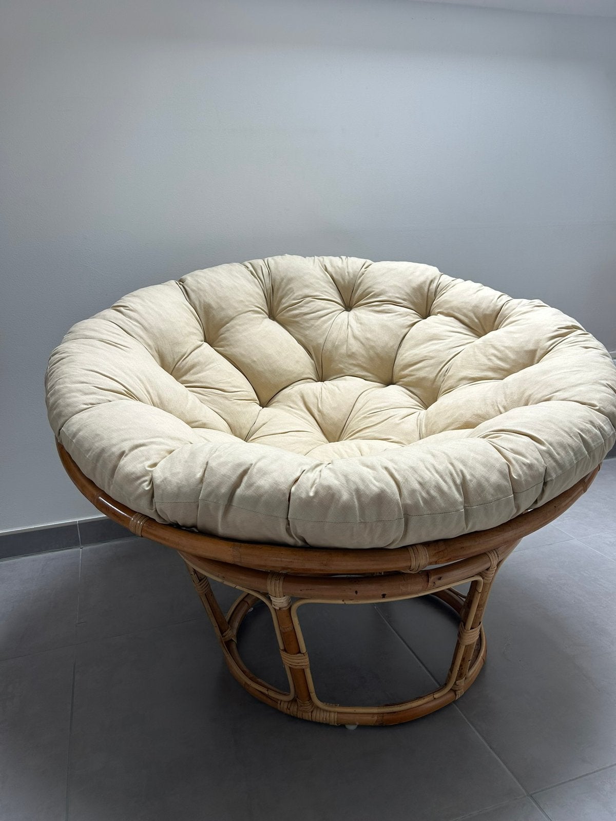 Ronde rotan stoel met kussen van gebroken witte stof, Ophalen, Nieuw, Rond, Stof