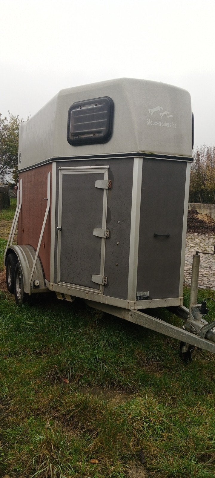 Blommert paarden aanhangwagen, Ophalen