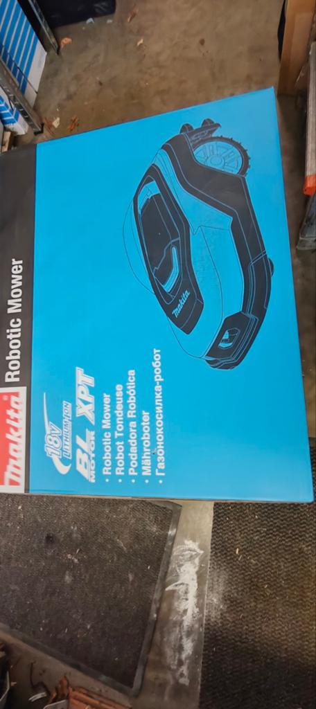 Robotmaaier MAKITA RM350D - 3500m2, Jardin & Terrasse, Tondeuses à gazon, Enlèvement
