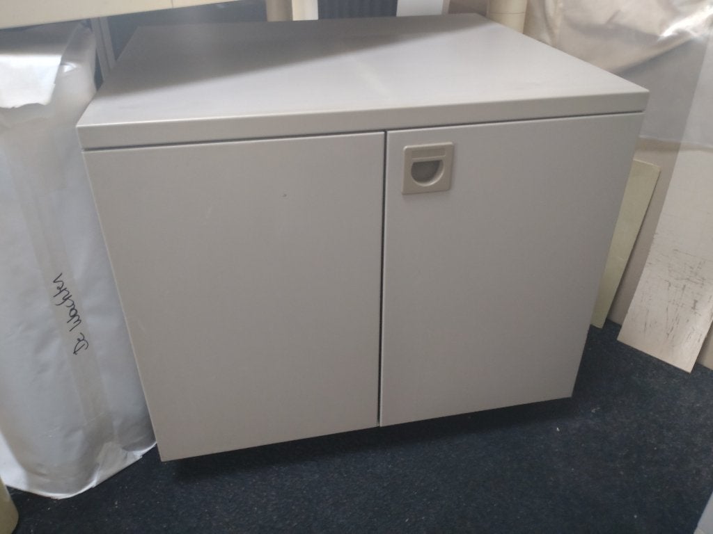 Metalen kastje voor onder tafel of bureau, Ophalen, Zo goed als nieuw