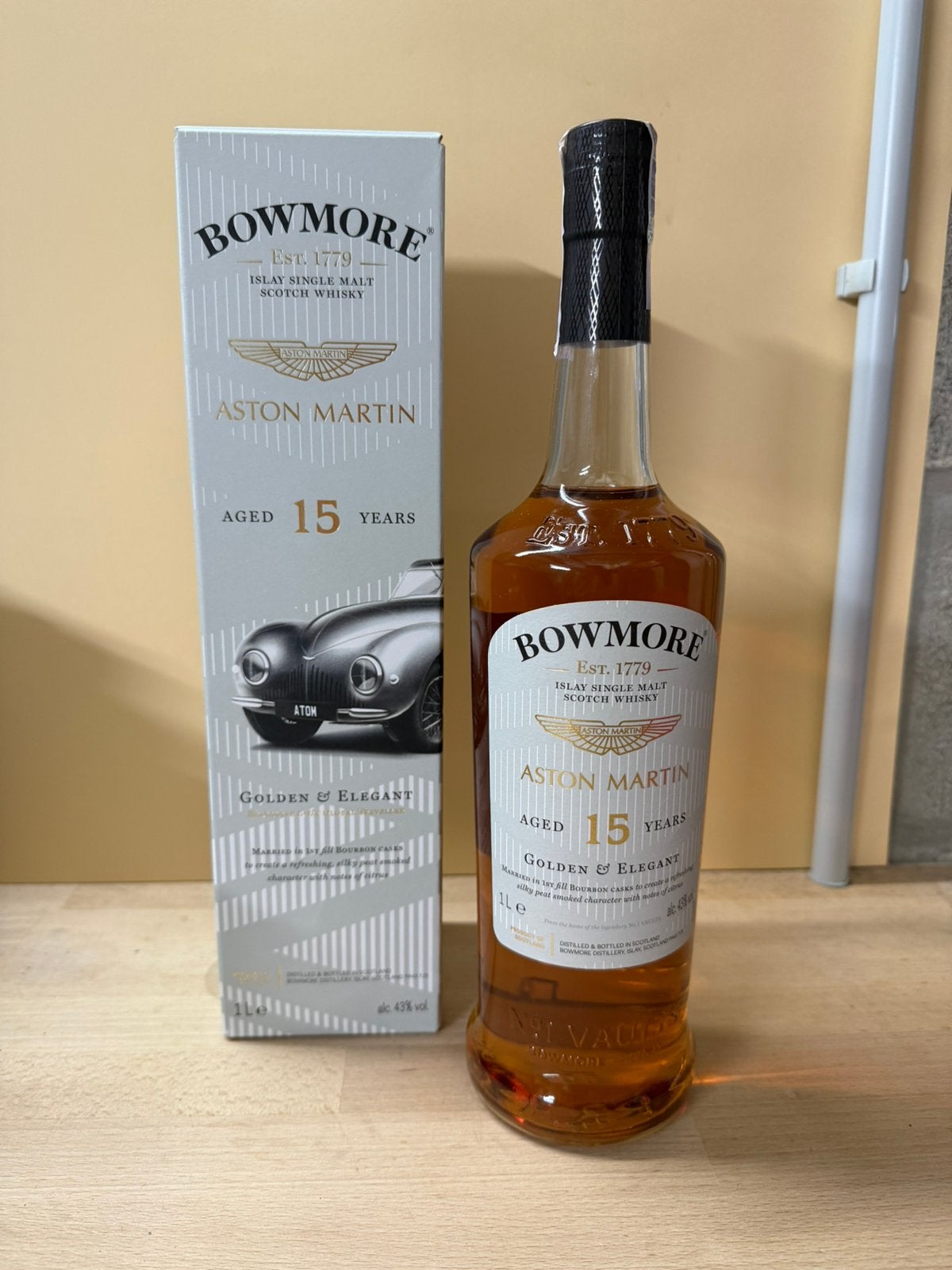 Bowmore Aston Martin 15yo, Verzamelen, Ophalen, Zo goed als nieuw