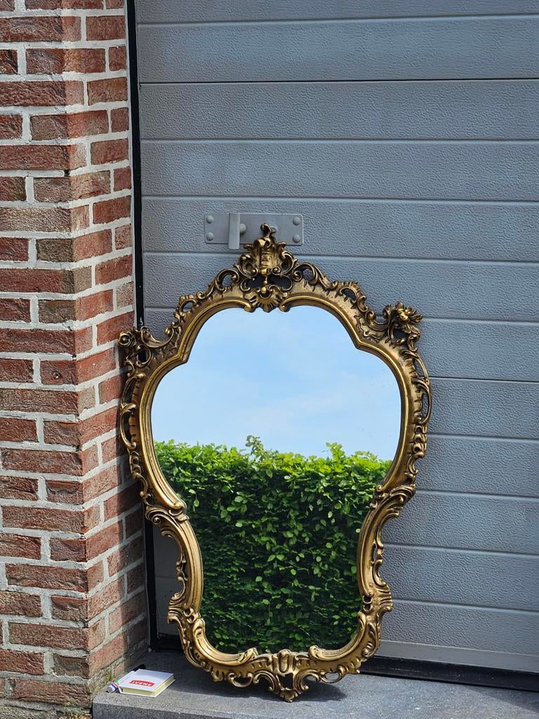 Miroir doré, Enlèvement