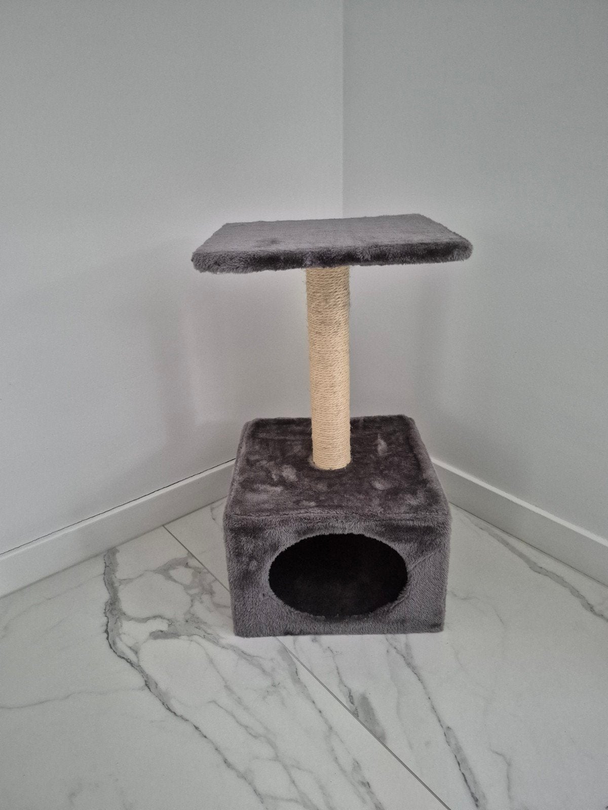 Grijze krabpaal met slaapholletje en rust platvorm.30x30x55, Dieren en Toebehoren, Krabmeubelen, Nieuw, Krabpaal, Ophalen