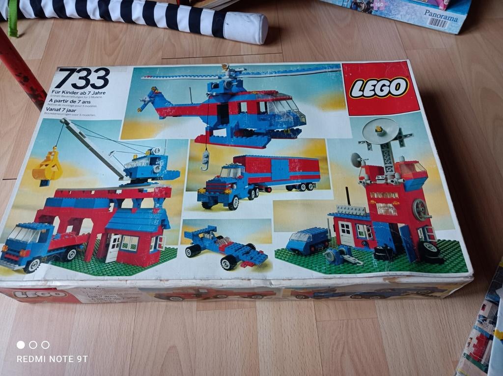 3 boîtes de Lego.