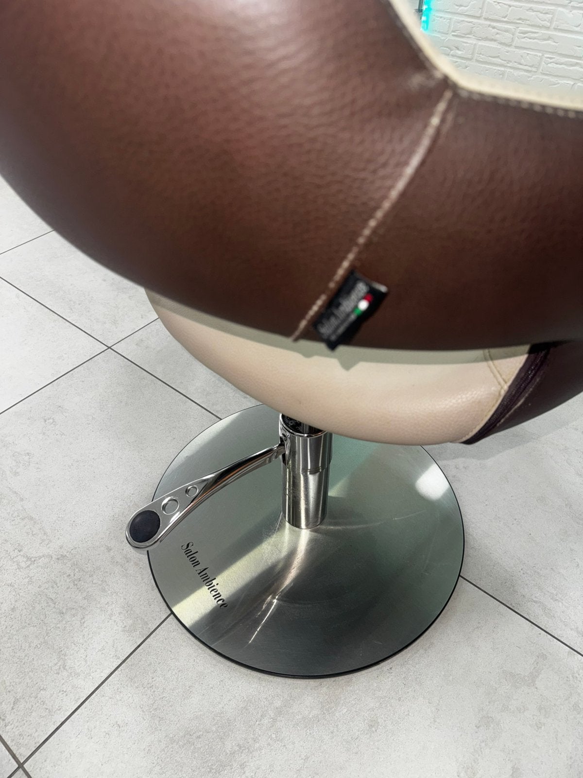 5 NIEUWE KAPPERSSTOELEN – SALON AMBIENCE, Diensten en Vakmensen