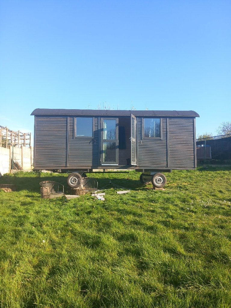 "Prachtig Tiny House / Pipowagen – Mobiel & Instapklaar