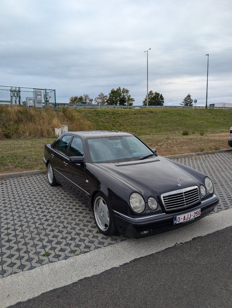 Mercedes W210 E-Klasse 1996 300D diesel - Avantgarde, Auto's, Achterwielaandrijving, Leder, 5 deurs, Onderhoudsboekje