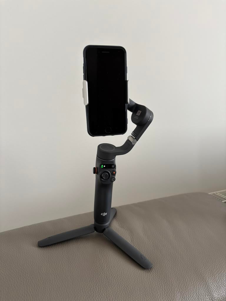 DJI Osmo Mobile 6 – als nieuw + statief & case, Ophalen of Verzenden, Zo goed als nieuw