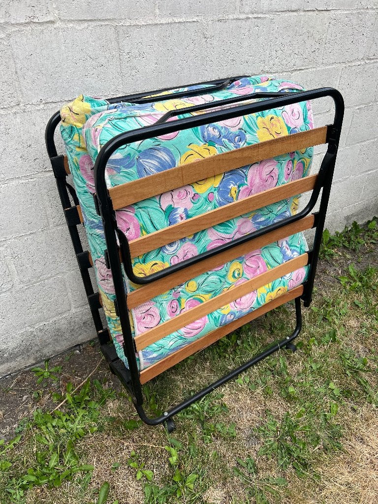 Opvouwbaar bed met matras, Huis en Inrichting, Ophalen, Gebruikt, Eenpersoons