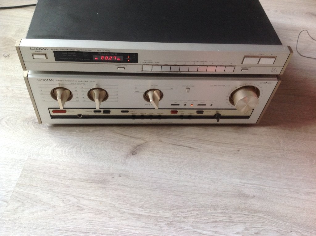 Sets=Luxman L-435 Amplifier + Luxman  T-404L AM/FM Tuner, Audio, Tv en Foto, Overige merken, Tuner of Radio, Zo goed als nieuw