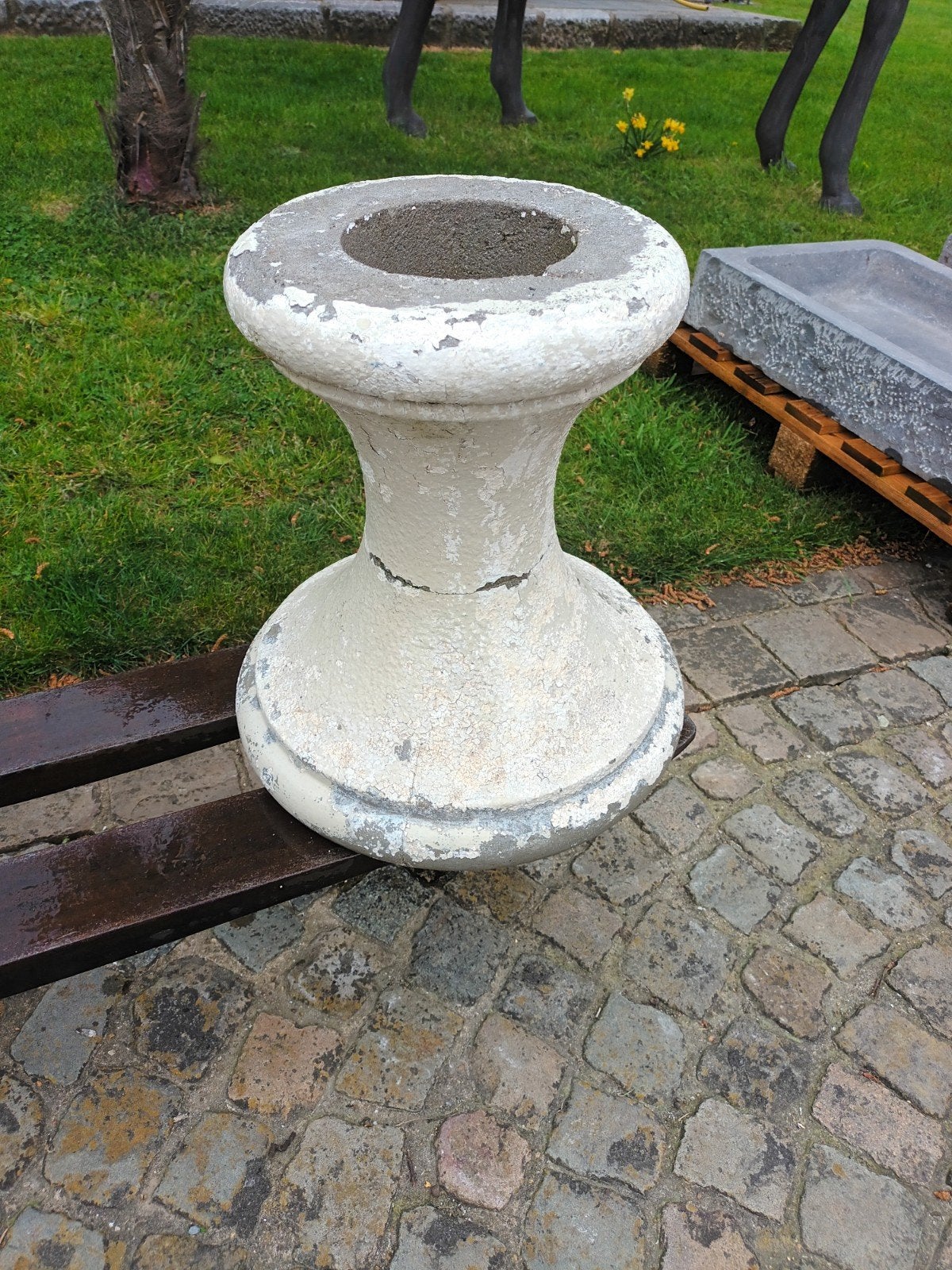 betonnen sokkel ( met schade), Ophalen