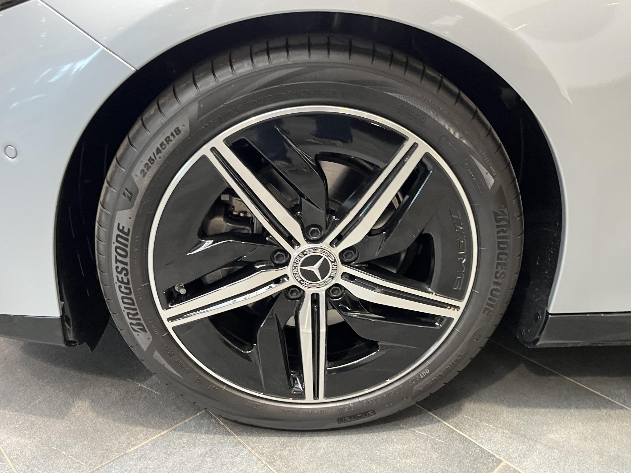 Mercedes-Benz CLA-klasse CLA 180 AMG Line Nieuwe wagen Dos 8, Auto's, Stof, Zwart, 4 cilinders, 136 pk