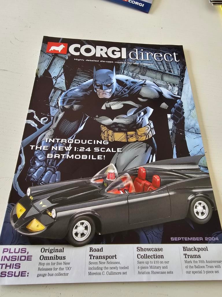 Corgi Direct uit september 2004 met de 1:24 schaal Batmobiel, Hobby en Vrije tijd, Ophalen of Verzenden