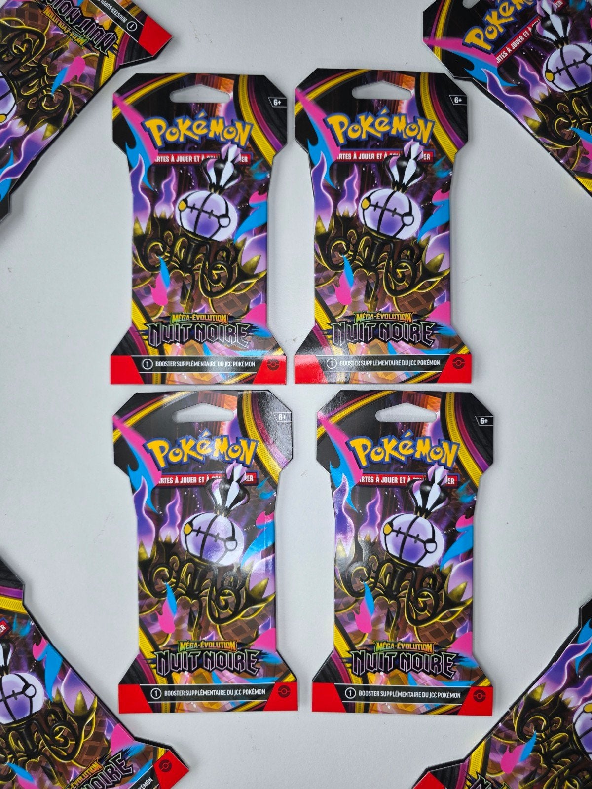 1 verpakking van 4 ME5 Pokemon Black Night kartonnen blister, Ophalen of Verzenden, Nieuw, Booster, Foil