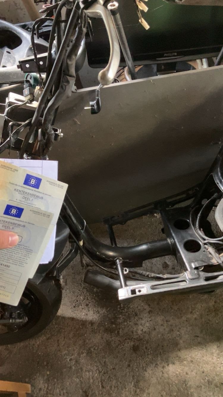 Piaggio fly oud model frame met papieren, Fietsen en Brommers, Ophalen, Fly