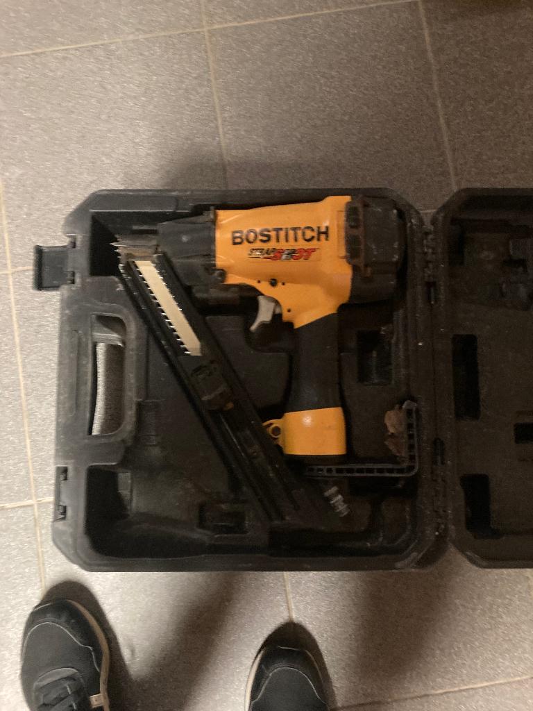 Cloueuse Bostitch MCN 150, Enlèvement, Comme neuf