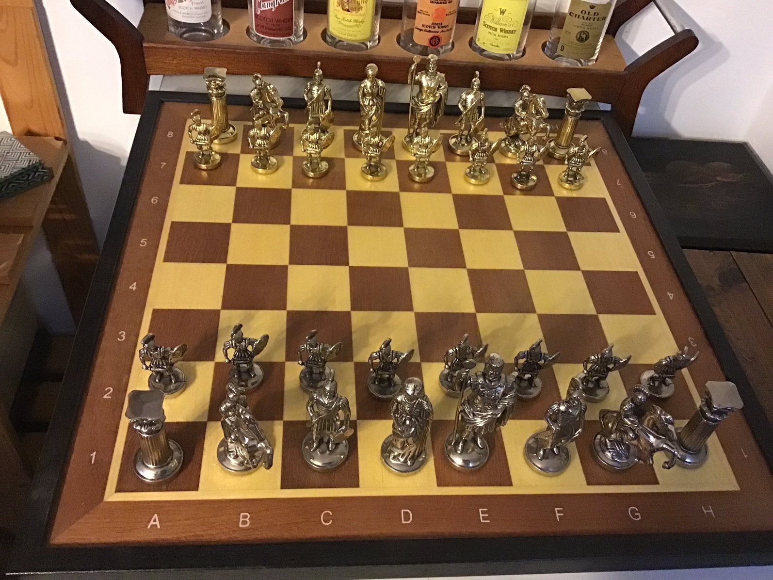 Mooi schaakspel groot houten bord met metalen schaakstukken, Ophalen of Verzenden, Zo goed als nieuw