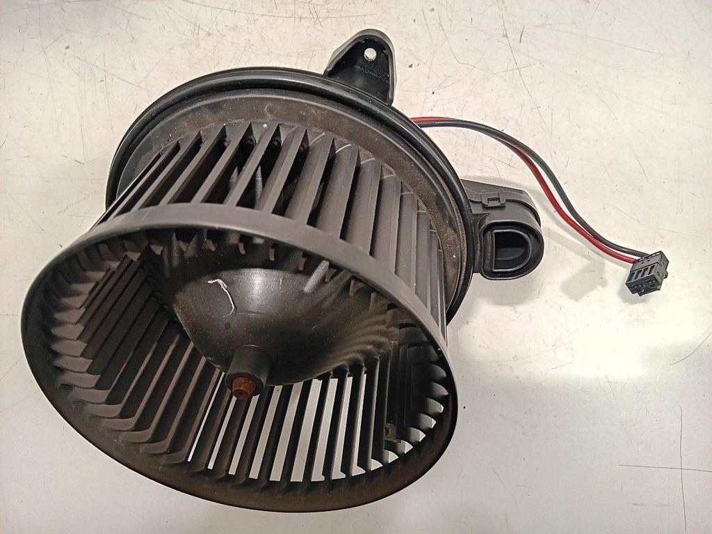 Kachel ventilator motor Mercedes-Benz CLA, Onderdelen@venauto.nl, Van der Ven Autorecycling B.V., Ettenseweg 76, 4706 PB Roosendaal, The Netherlands