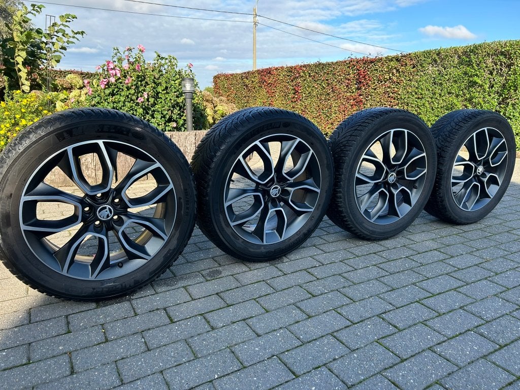 Jantes SKODA (19'' - Original) avec pneus d'hiver Michelin, Pneus et Jantes, Pneus hiver, Véhicule tout-terrain, 19 pouces