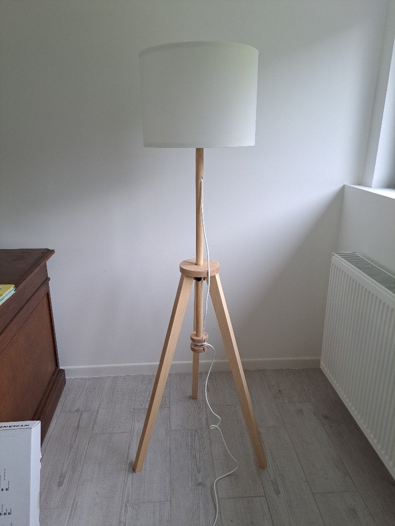 IKEA LAUTERS: lampadaire frêne/blanc, Maison & Meubles, Comme neuf, Enlèvement, Scandinave, 100 à 150 cm