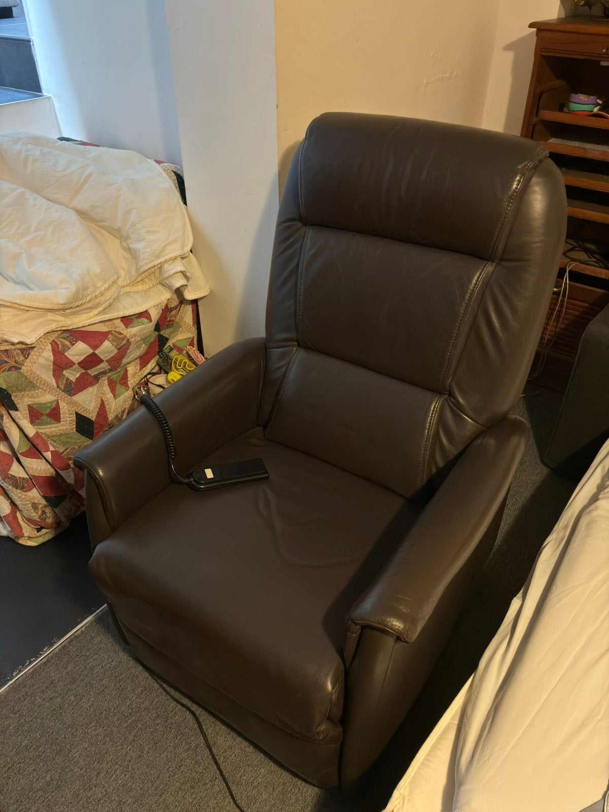 Elektrische liftzetel (bruin leer), Huis en Inrichting, Fauteuils, Zo goed als nieuw, Leer, Metaal, 50 tot 75 cm, 75 tot 100 cm