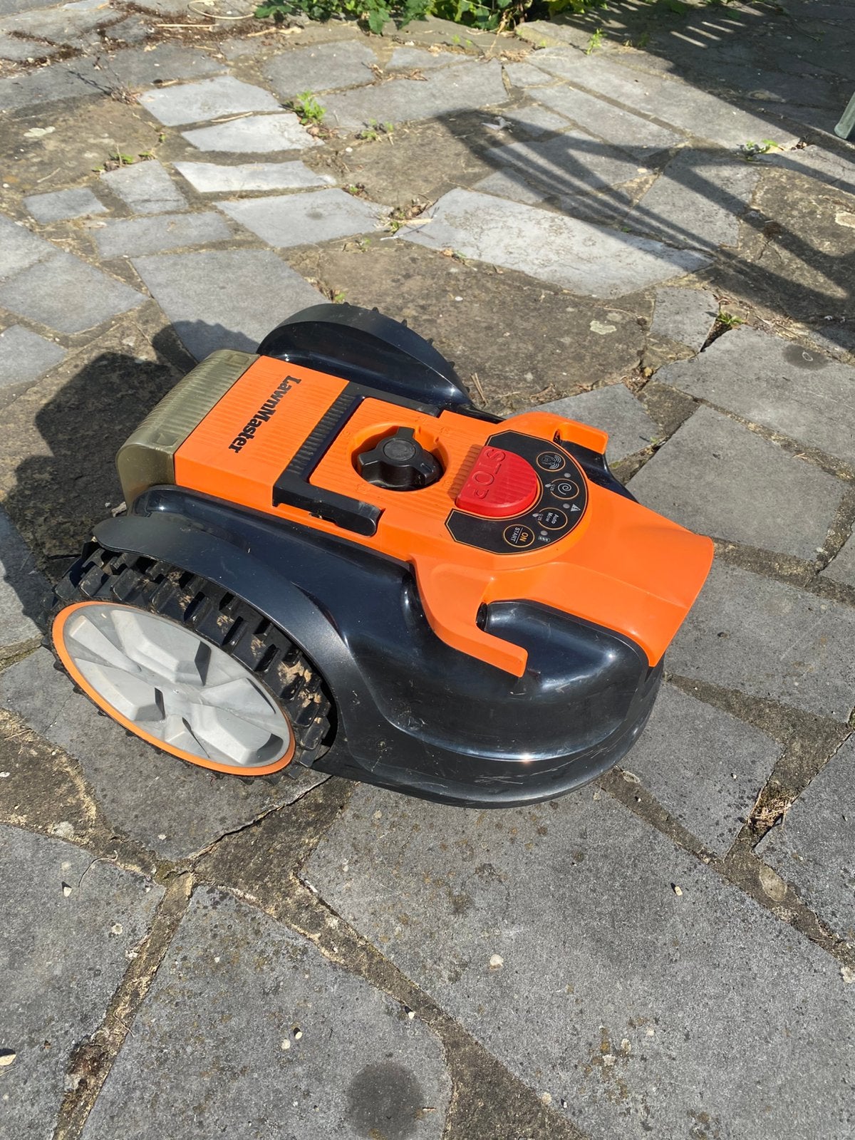 Tondeuse-robot autonome intelligente avec caméra, Enlèvement ou Envoi, Comme neuf