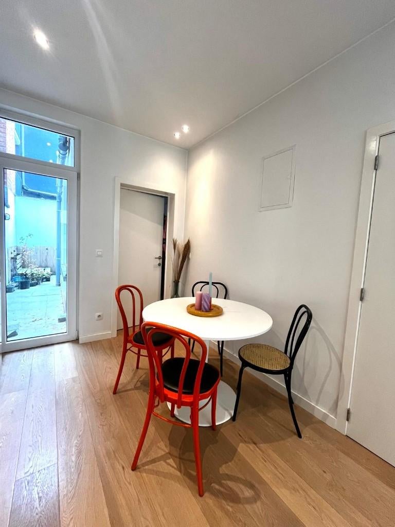 Ikea eettafel 4 personen 'Docksta', Ophalen, Zo goed als nieuw, Vier personen, Rond