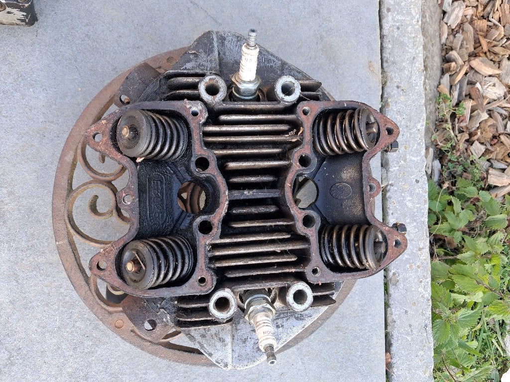 Culasse Triumph Bonneville des annees 60, Motoren, Ophalen, Gebruikt