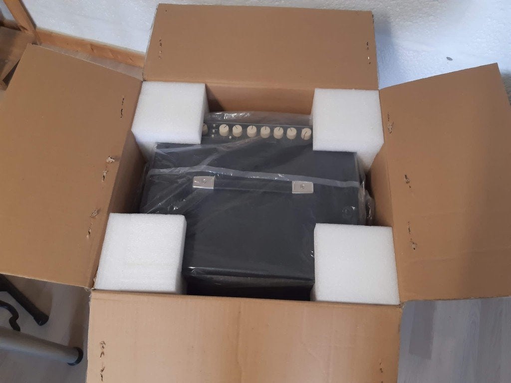 Amplificateur FENDER, Musique & Instruments, Enlèvement ou Envoi, Comme neuf, Guitare basse, 50 à 100 watts