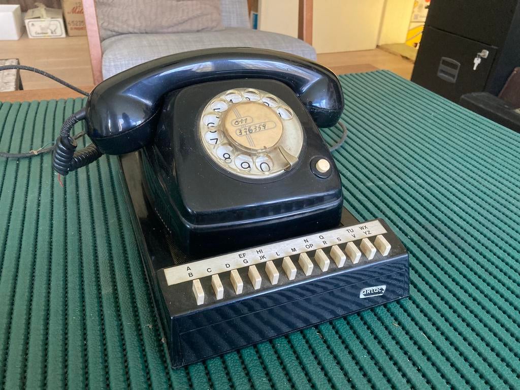 Vintage bakelieten telefoon met register, Telecommunicatie, Vaste telefoons | Niet Draadloos, Ophalen of Verzenden, Gebruikt, Met draaischijf