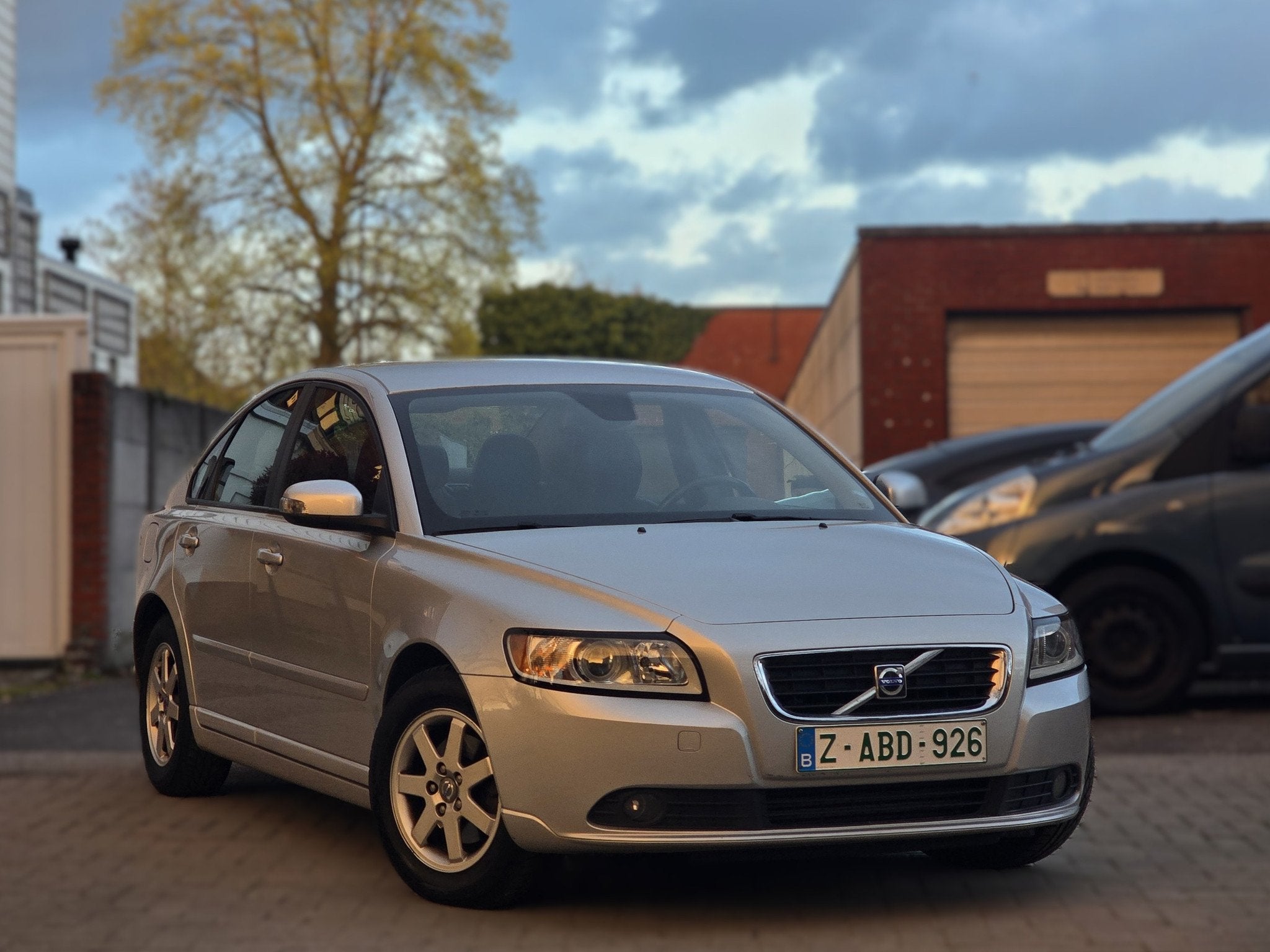 Volvo S40 1.6D Embrayage neuf Entretenu chez Volvo Garantie, Auto's, Voorwielaandrijving, Gebruikt, Beige, 4 cilinders