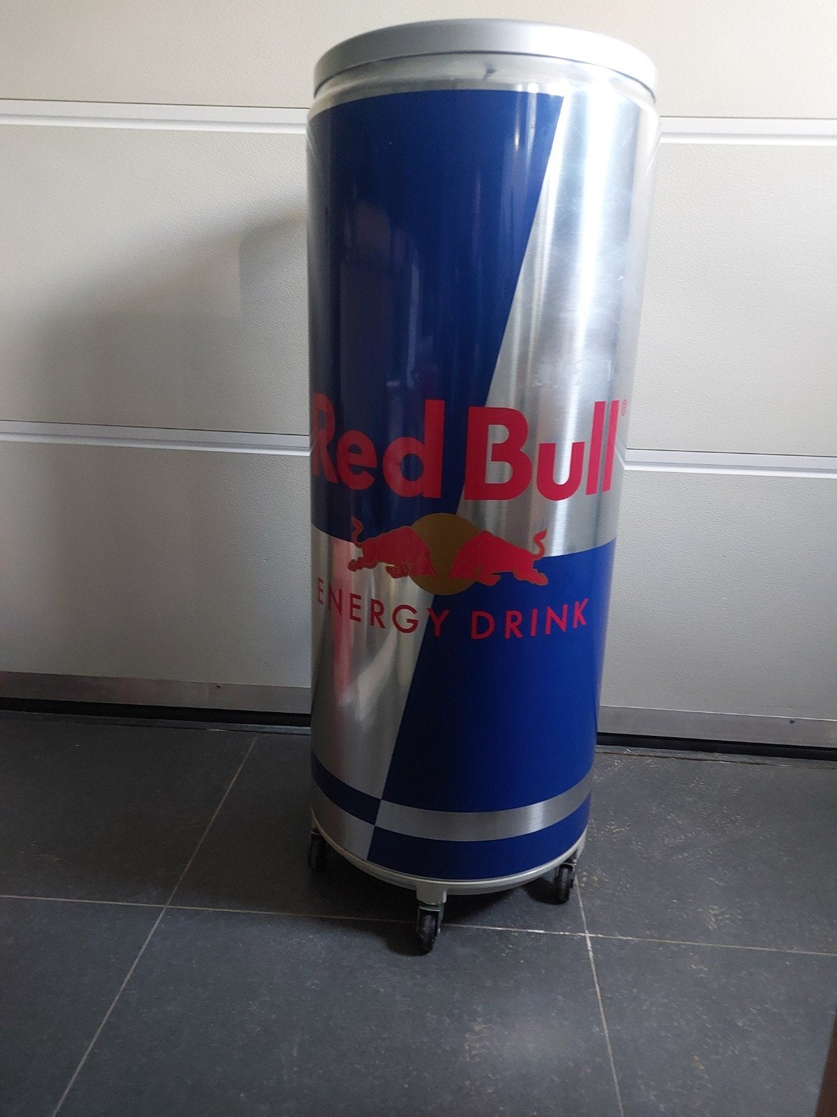 RedBull drankenkoeler, Ophalen
