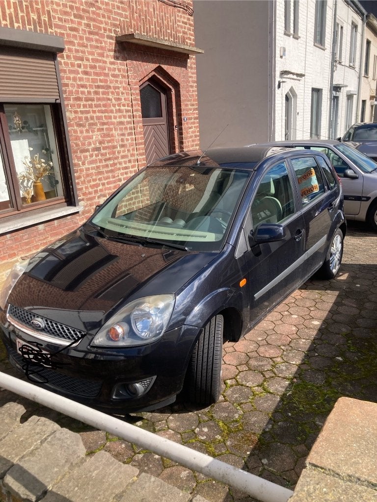 Ford fiesta 1.4 essence 100000km seulement, Autos, Cuir, Achat, Beige, Boîte manuelle