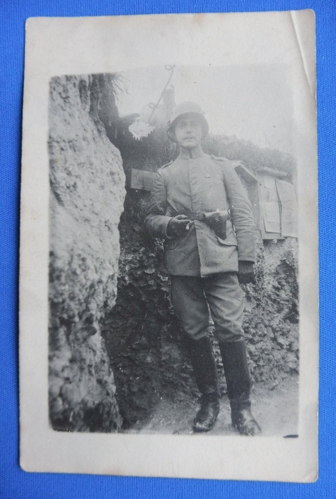 Duitse WO1 Foto Soldaat met Stahlhelm in loopgraaf (D), Verzenden, Landmacht, Overige typen