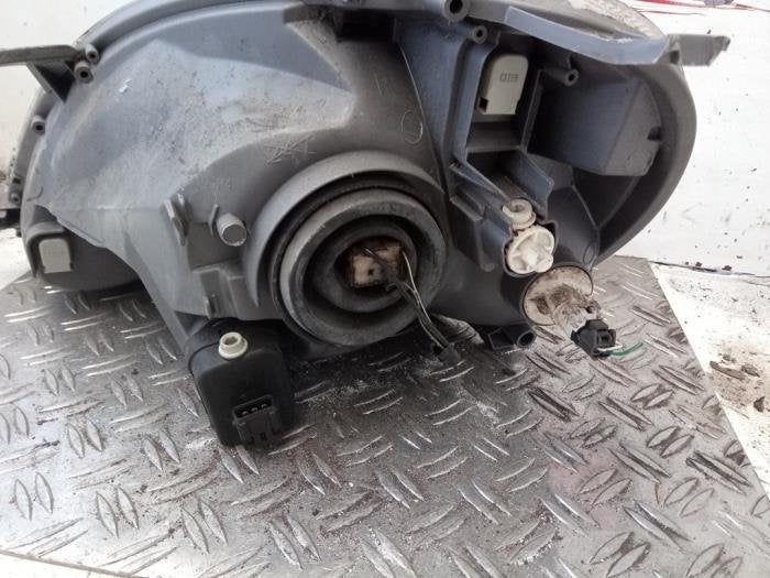 Phare droit d'un Toyota Yaris, -, -, 3 mois de garantie, Toyota