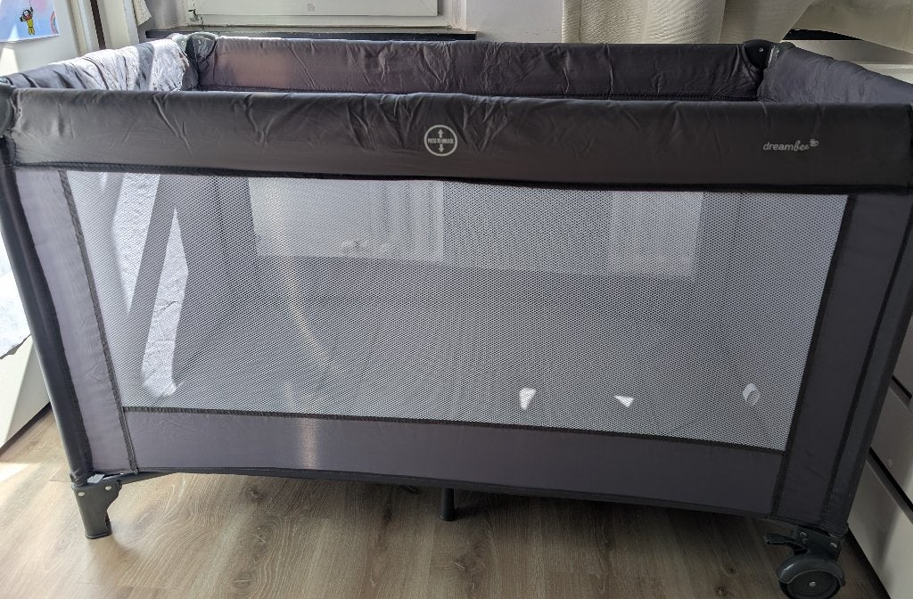 Dreambee Essentials travel cot 120  60 cm + mattress, Kinderen en Baby's, Ophalen of Verzenden, Gebruikt, Reisbedje