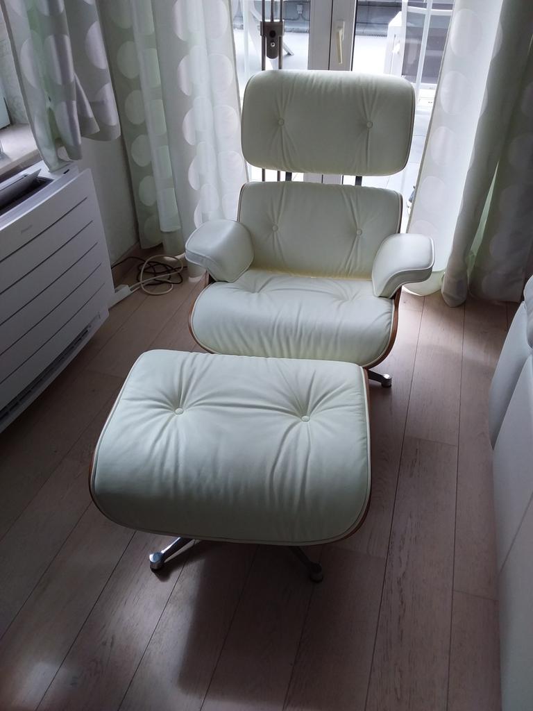 Eames lounge, Enlèvement
