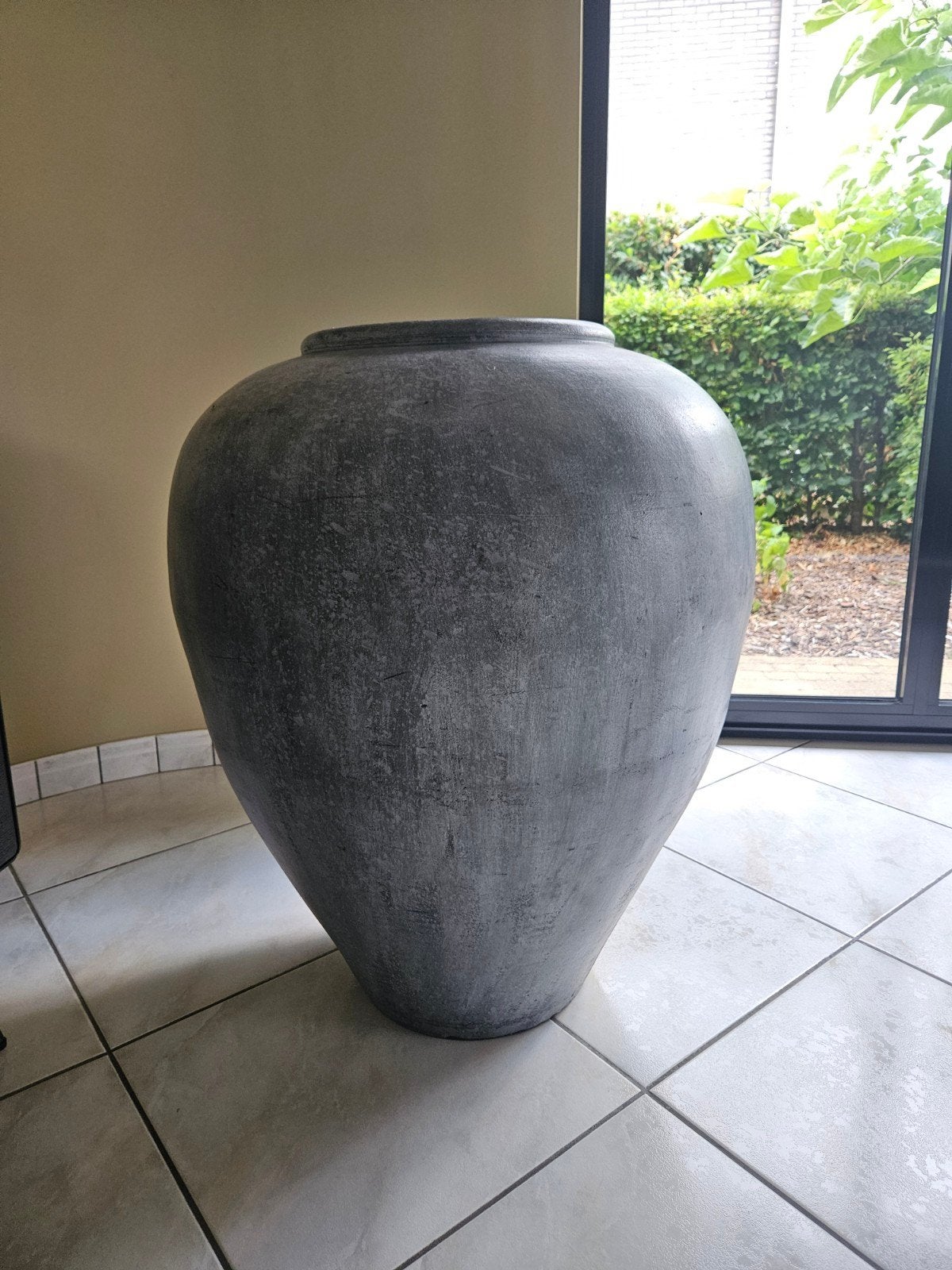 Grand vase de sol robuste, Enlèvement