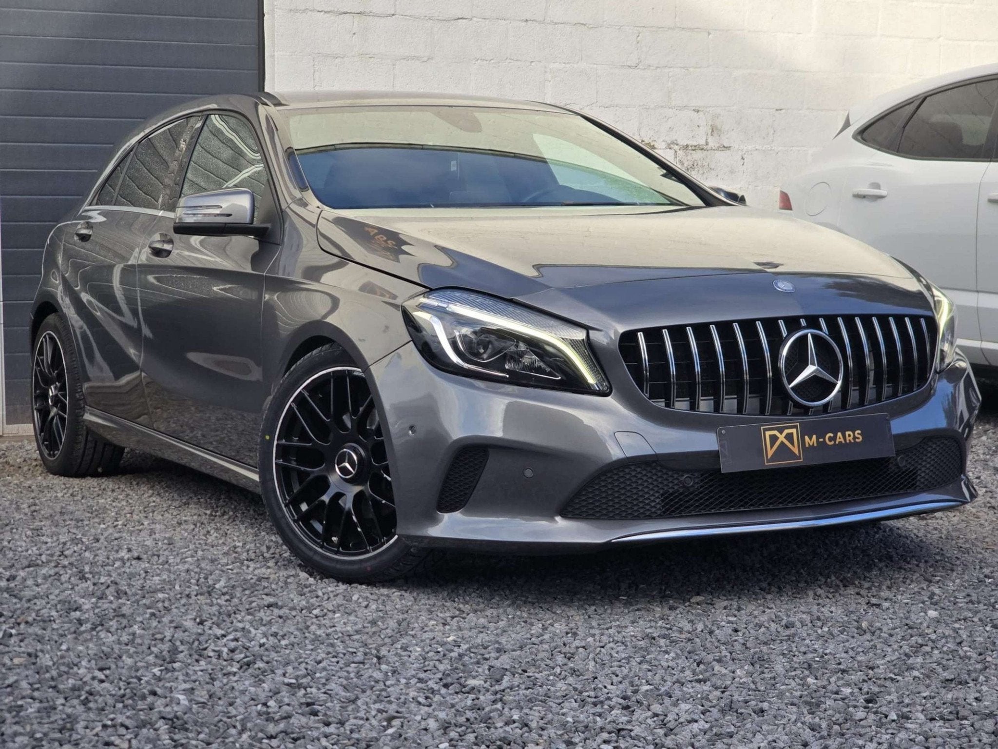 Mercedes-Benz A-Klasse 200 HARMAN K * CUIR CHAUFFANT * CAMER, Autos, Achat, Euro 6, Boîte manuelle, Noir