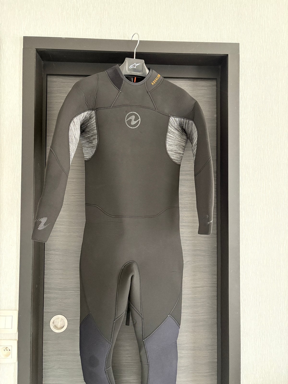 Combi plongée Aqualung 7mm quasi neuve, Sports nautiques & Bateaux, Plongée, Comme neuf, Combinaison de plongée, Enlèvement ou Envoi