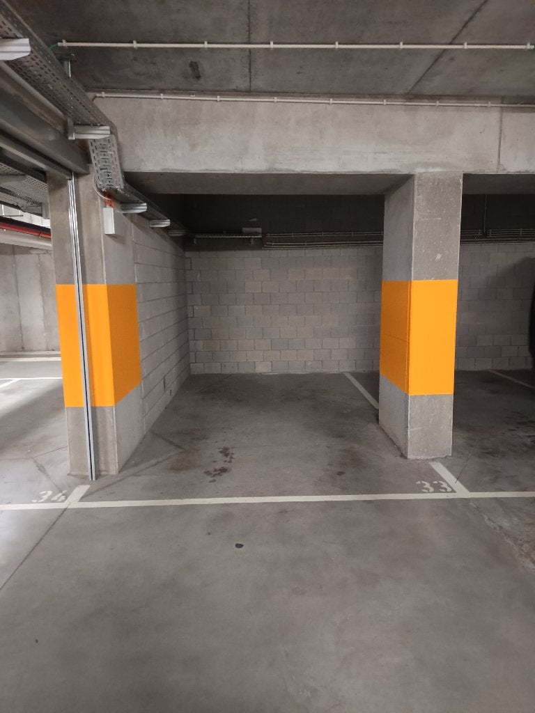 EMPLACEMENT DE PARKING À LOUER – Quai des Péniches 44, Immo, Bruxelles