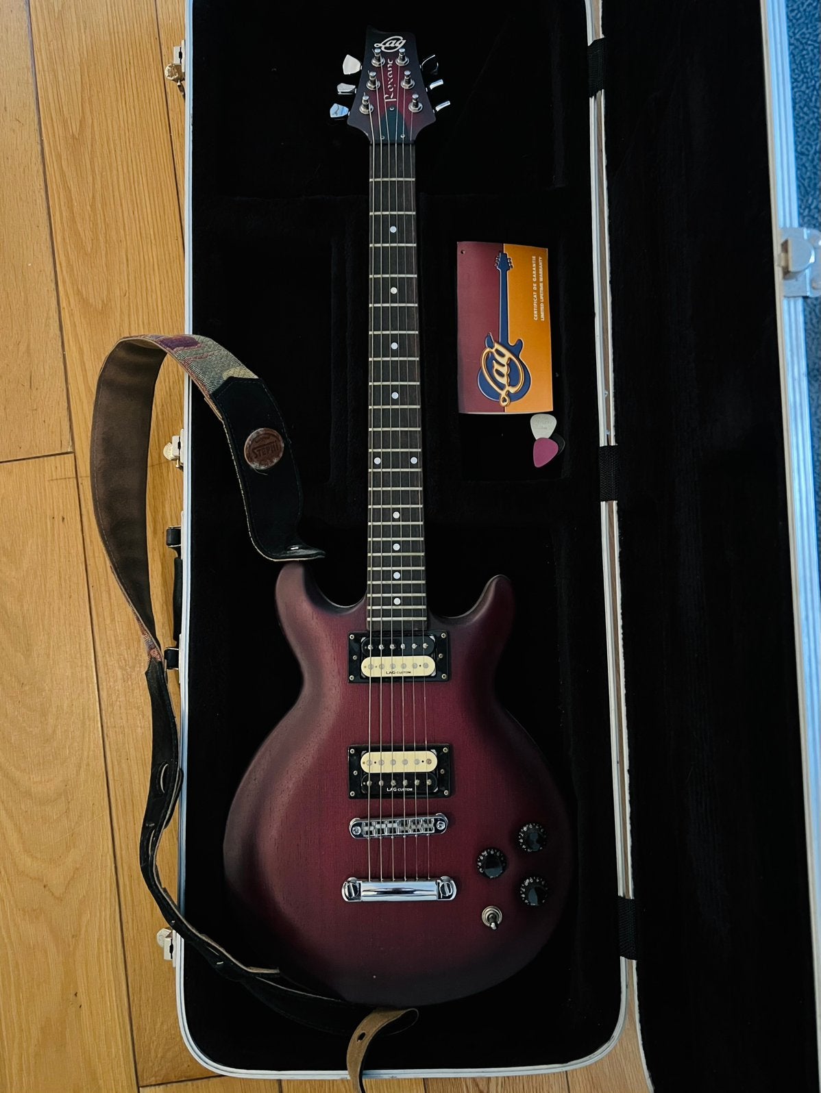 Lâg Roxane Classic FRANCE – Wine Red Satin – Étui + facture, Ophalen, Zo goed als nieuw