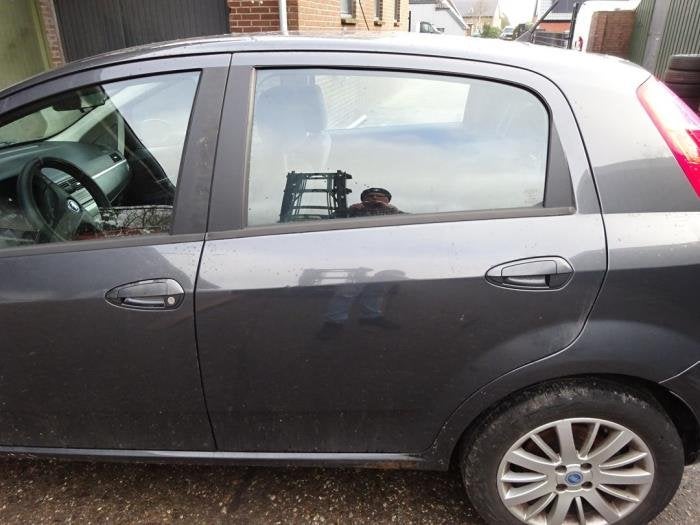 Portière 4portes arrière gauche d'un Fiat Punto Grande (63, -, 3 mois de garantie, Utilisé, Porte