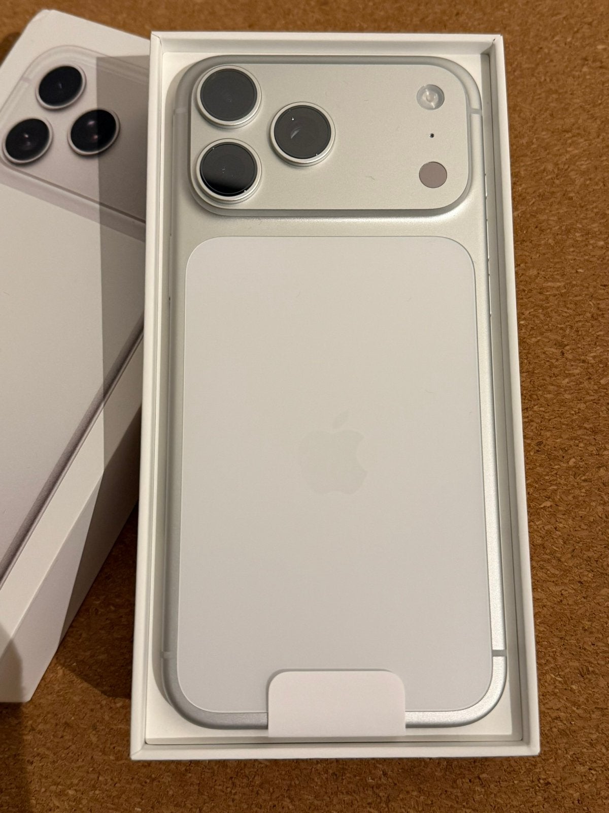 Vends pu éch iphone 17 pro max silver 256go facture garantie, Télécoms, Téléphonie mobile | Housses, Coques & Façades | Apple iPhone
