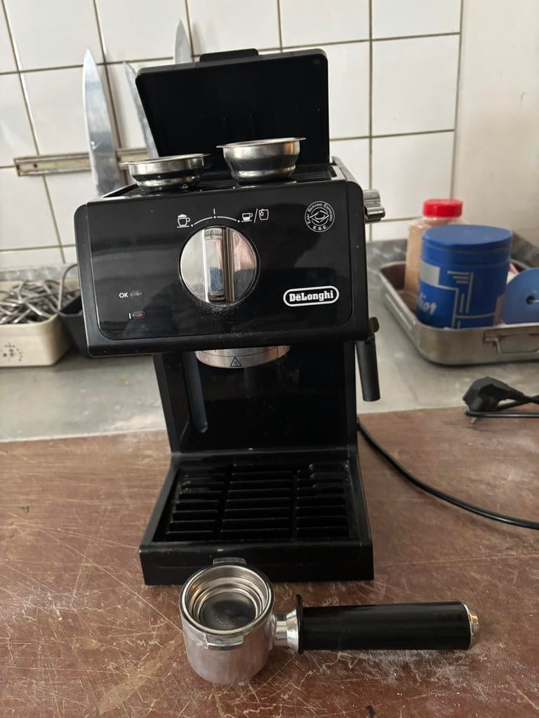 Machine à café (Espresso, mousse de lait…), Café moulu, Machine à espresso, 2 à 4 tasses, Comme neuf