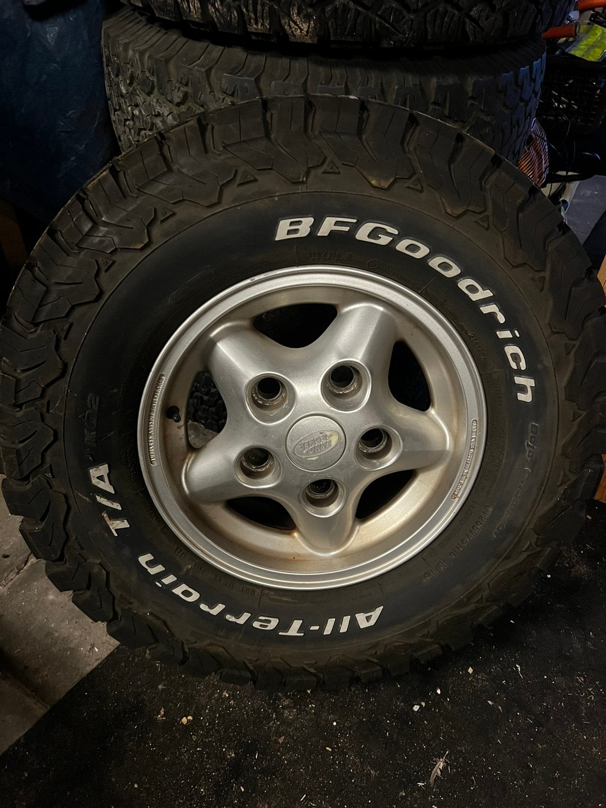 Roues Defender avec BF Goodrich tout-terrain, Enlèvement, Pneu(s)